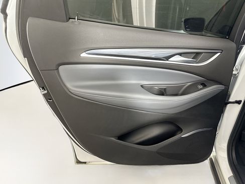 Used 2020 Buick Enclave Essence image 25