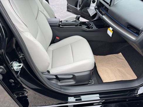 New 2025 Toyota Prius XLE image 17