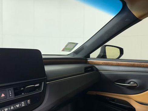 Certified 2022 Lexus ES 300h 300h w/ Premium Package image 26