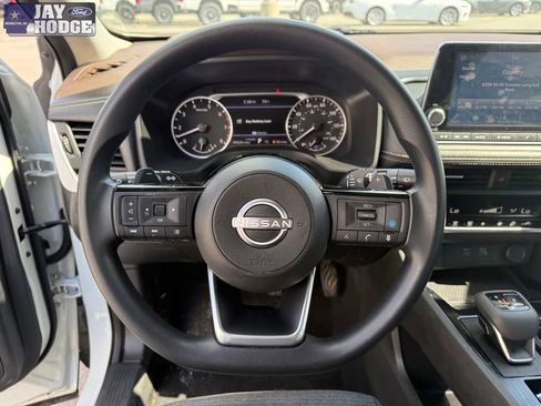 Used 2023 Nissan Rogue SV image 17