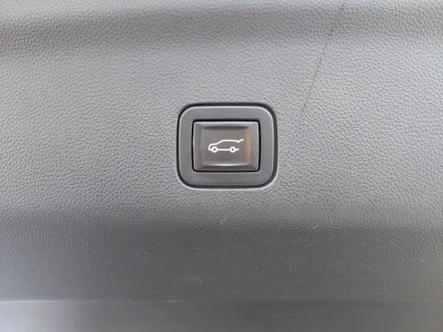 Used 2022 GMC Yukon XL AT4 AWD/4WD image 10