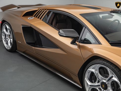 Used 2022 Lamborghini Aventador Countach image 4