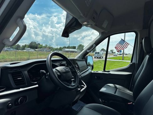 Used 2023 Ford Transit 250 Medium Roof image 9