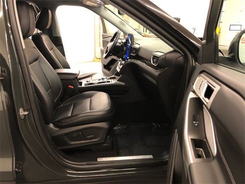 Used 2023 Ford Explorer Limited w/ Limited Technology Package image 38