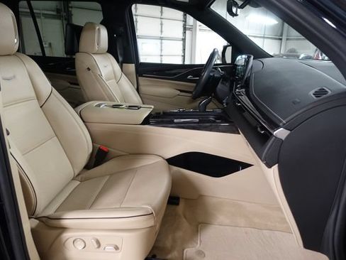 Used 2023 Cadillac Escalade Premium Luxury AWD/4WD image 33