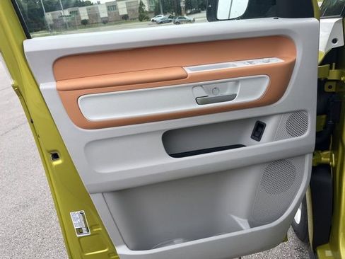 New 2025 Volkswagen ID. Buzz 1st Edition image 6