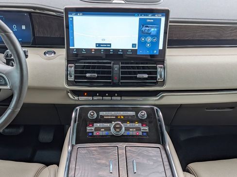 Used 2024 Lincoln Navigator L Reserve AWD/4WD image 18