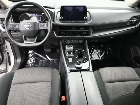 Used 2025 Nissan Rogue SV AWD/4WD image 16