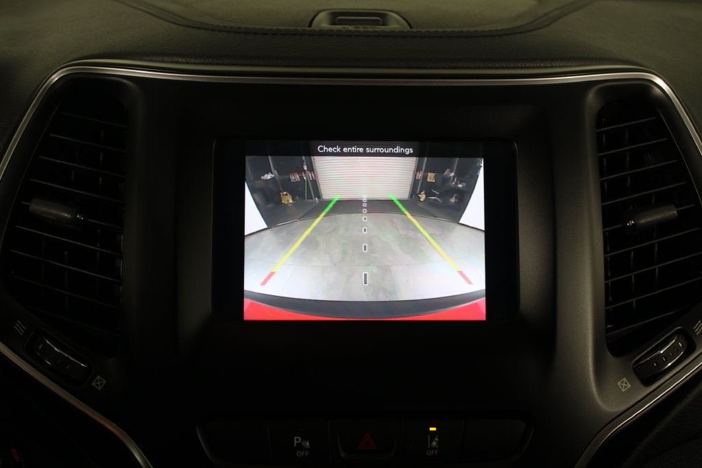 Used 2021 Jeep Cherokee Latitude Plus FWD image 26