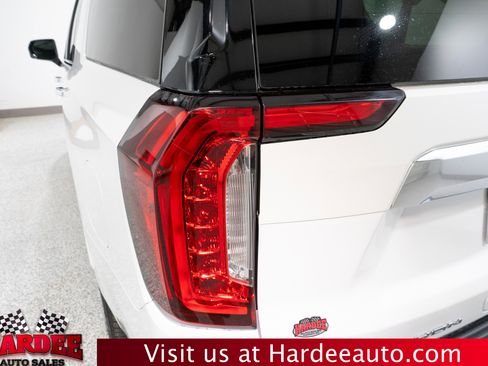Used 2023 GMC Yukon XL Denali w/ Denali Reserve Package image 9