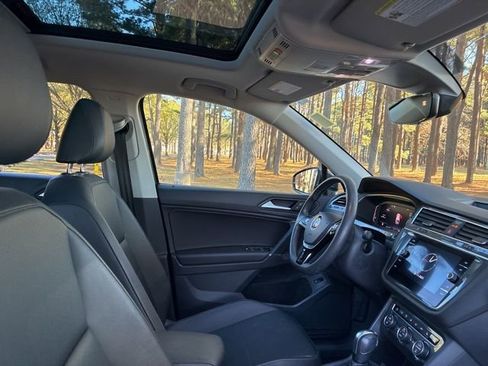 Used 2020 Volkswagen Tiguan SEL image 22