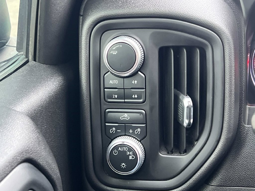 Used 2020 GMC Sierra 1500 4x4 Crew Cab w/ Sierra Value Package image 23