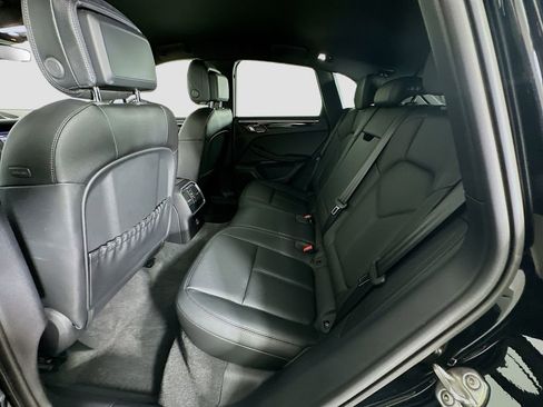 Certified 2023 Porsche Macan AWD/4WD image 23