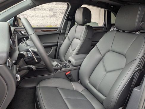 Certified 2026 Porsche Macan AWD/4WD image 5