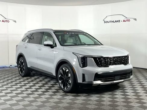 Certified 2025 Kia Sorento EX w/ Panoramic Sunroof Package FWD image 2