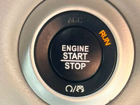 Used 2020 Chrysler Voyager L FWD image 35