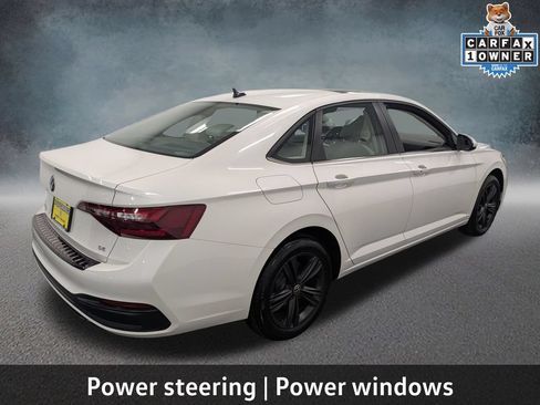 Used 2024 Volkswagen Jetta SE w/ Panoramic Sunroof Package FWD image 5