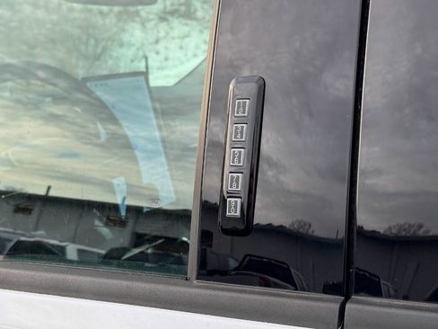 Used 2024 Ford F150 Lightning Lariat image 27