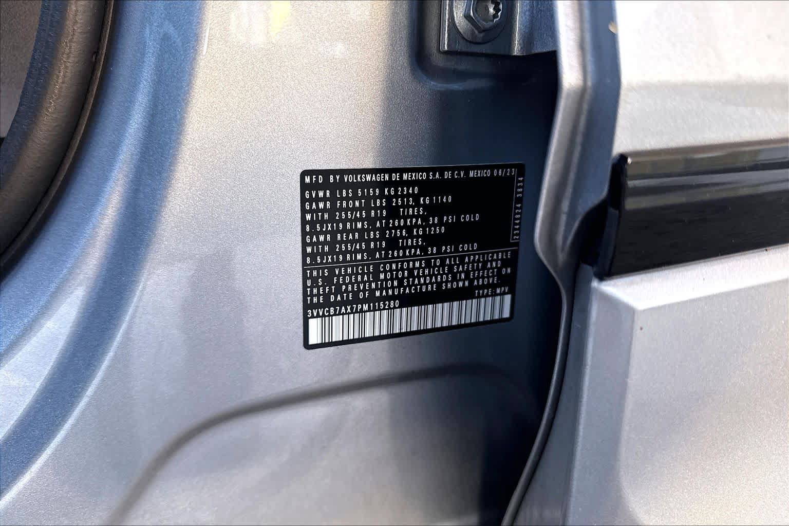 Used 2023 Volkswagen Tiguan SE R-Line FWD image 35