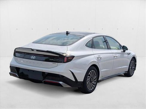 New 2025 Hyundai Sonata Limited image 2