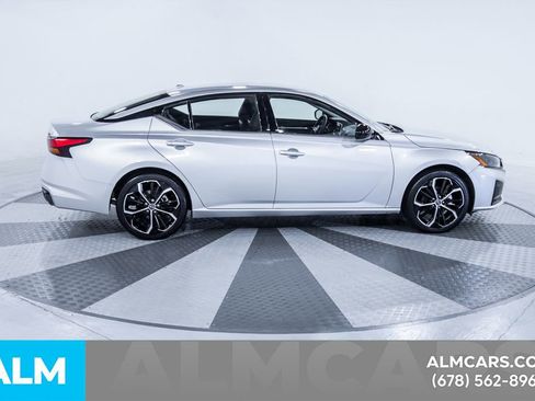 Used 2025 Nissan Altima 2.5 SR image 11