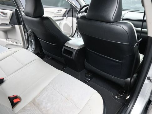 Used 2016 Toyota Camry SE image 19