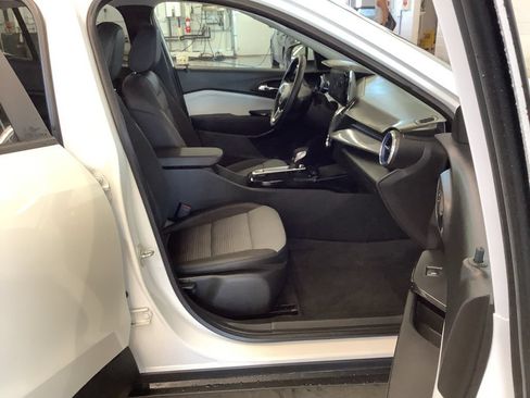 Used 2024 Chevrolet Trax LT w/ Driver Confidence Package FWD image 19