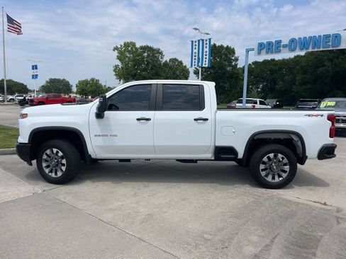 Used 2025 Chevrolet Silverado 2500 Custom AWD/4WD image 4
