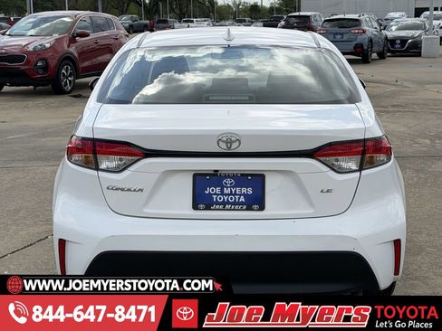 Used 2025 Toyota Corolla LE image 8