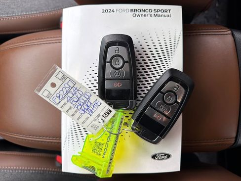 Used 2024 Ford Bronco Sport Outer Banks w/ Tech Package AWD/4WD image 36