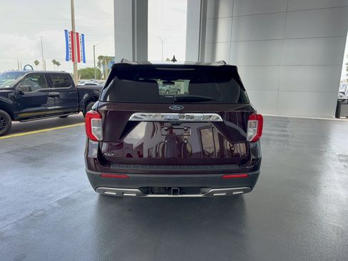 Certified 2022 Ford Explorer XLT w/ Equipment Group 202A RWD image 6
