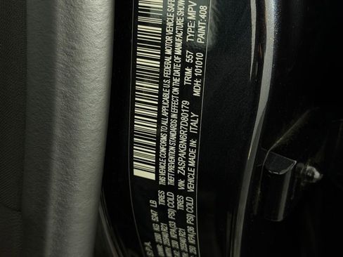 Used 2024 Alfa Romeo Stelvio Veloce image 34