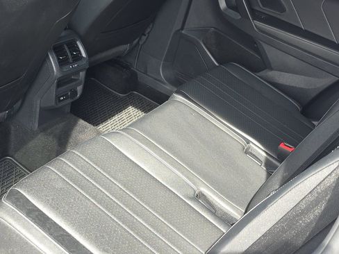 Used 2023 Volkswagen Tiguan SE R-Line image 11