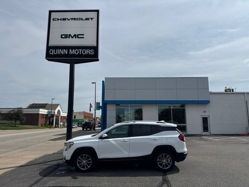 Used 2023 GMC Terrain SLT w/ Tech Package AWD/4WD image 2