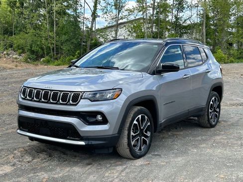 Used 2023 Jeep Compass Limited AWD/4WD image 1
