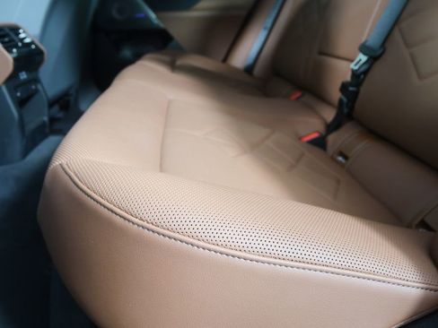 Used 2025 BMW i5 xDrive40 w/ Executive Package image 15