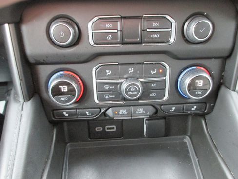 Used 2024 Chevrolet Tahoe LT AWD/4WD image 21