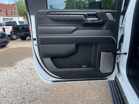 Used 2025 GMC Sierra 2500 AT4X AWD/4WD image 16