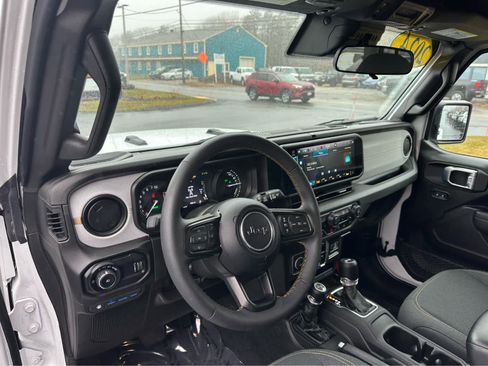 Used 2024 Jeep Wrangler Sport S w/ Convenience Group image 12