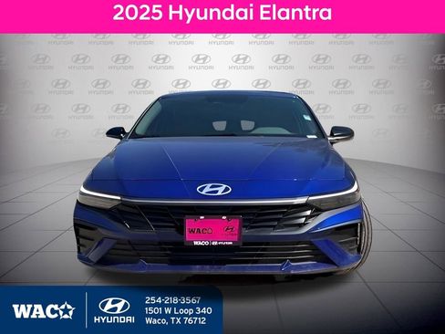 Used 2025 Hyundai Elantra Sport image 2