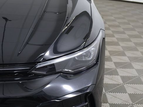 Used 2025 Volkswagen Golf R Black Edition image 18