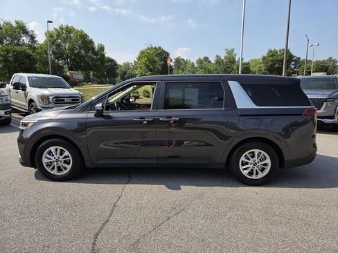 Used 2024 Kia Carnival LX FWD image 6