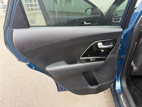 Used 2018 Kia Niro Touring image 13