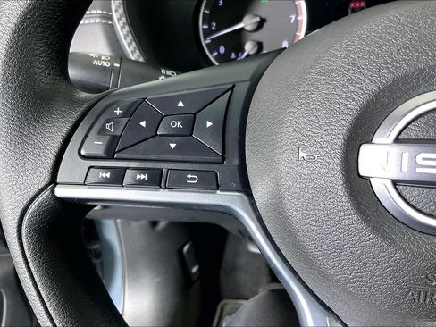 Used 2025 Nissan Sentra SV w/ Trunk Package image 26