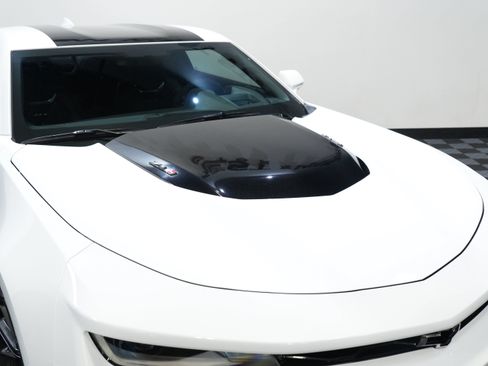 Used 2017 Chevrolet Camaro ZL1 RWD image 12