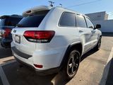 Used 2018 Jeep Grand Cherokee Laredo image 3
