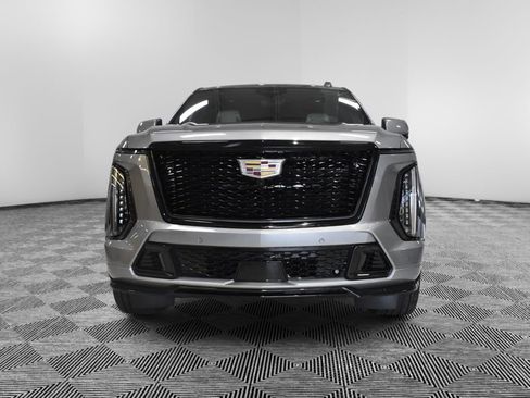 Used 2025 Cadillac Escalade ESV V AWD/4WD image 8