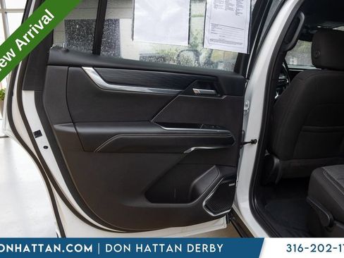 Used 2025 GMC Acadia Elevation FWD image 18