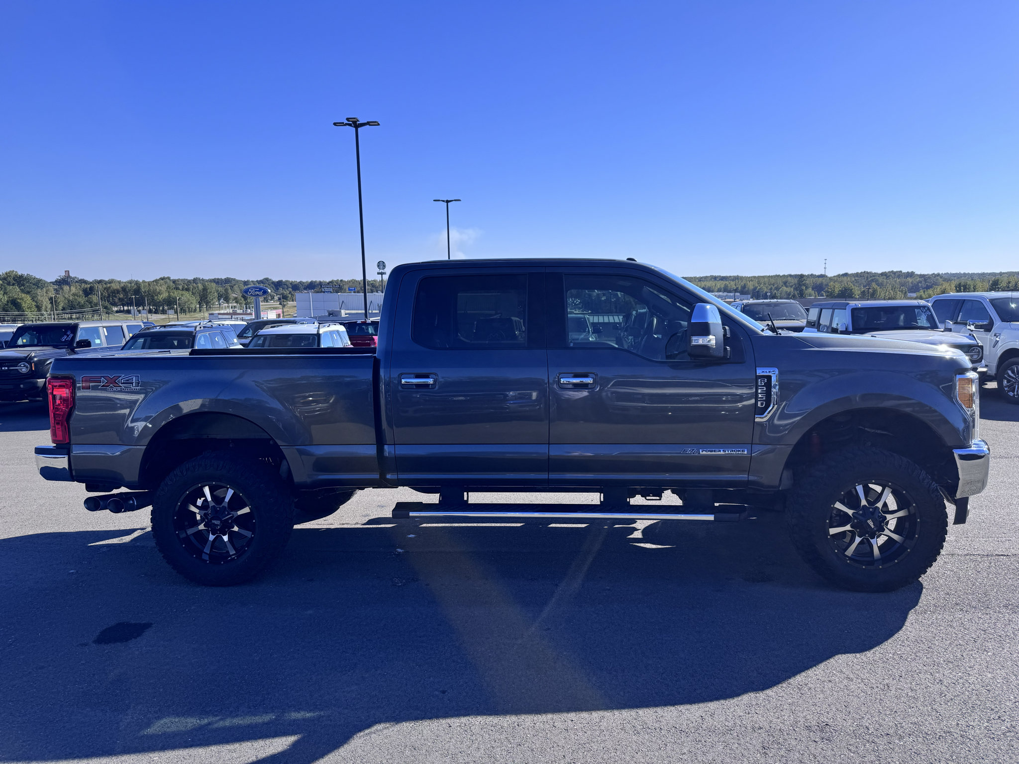 Used 2017 Ford F250 XLT w/ XLT Premium Package AWD/4WD image 5