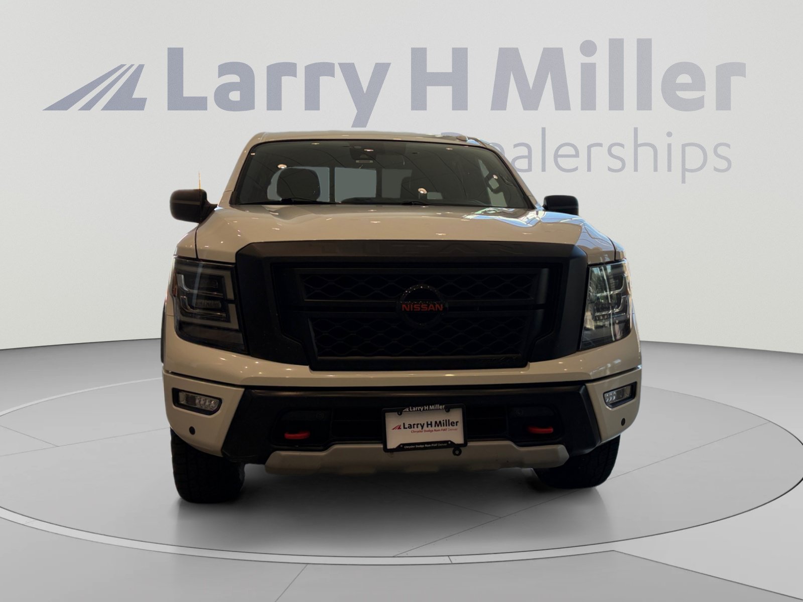 Used 2021 Nissan Titan PRO-4X w/ Pro-4x Utility Package AWD/4WD image 8